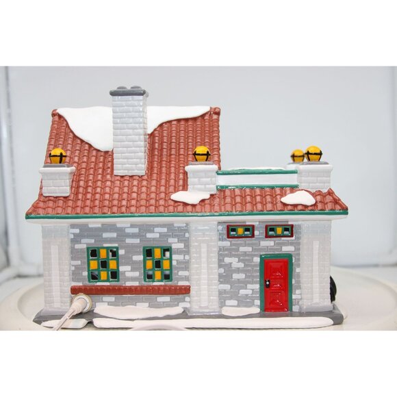 Dept 56 Snow Village - Rocky's 56 Filling Station - Picture 5 of 9